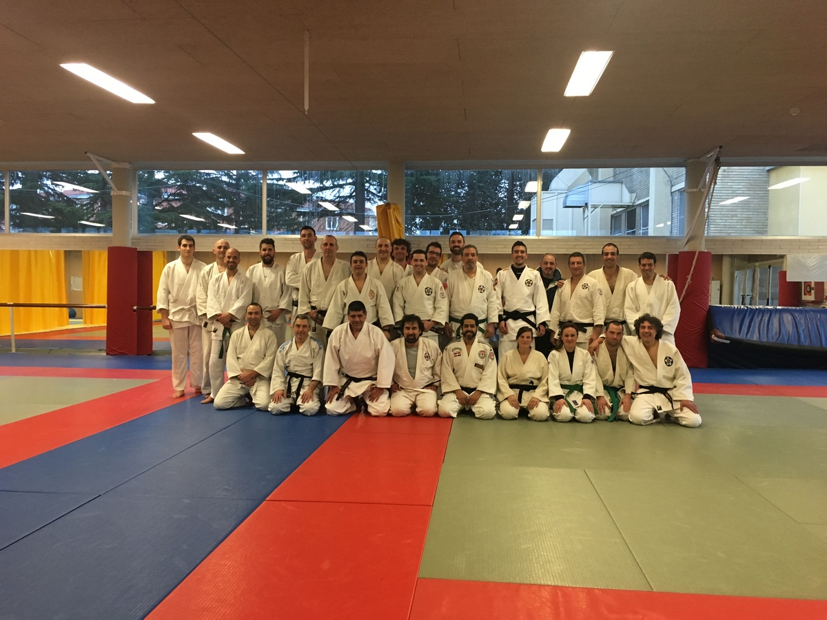 Curso de Defensa Personal en Larrabide 02-04-16